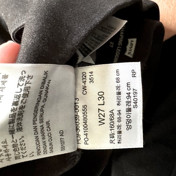 Women’s Levi’s Black Shaping Jean - Picture 8 of 8